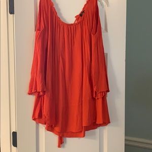 Cute orangey keyhole 3/4 sleeve top